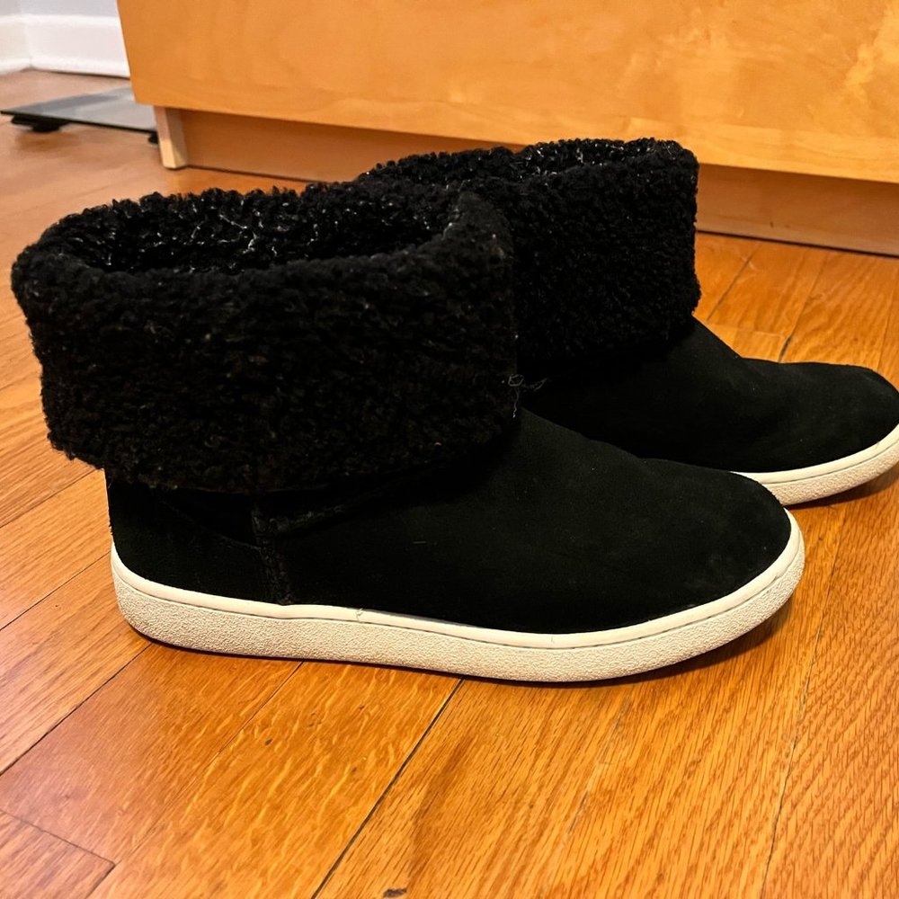 Black Ugg Mika size 7.5